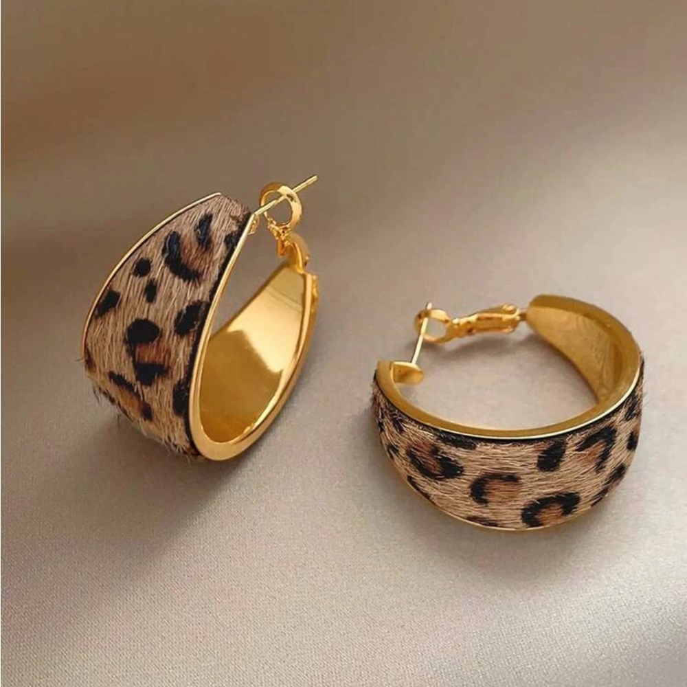 ✨NEW Hypoallergenic Gold & Leopard Hoop Earrings - Picture 5 of 7